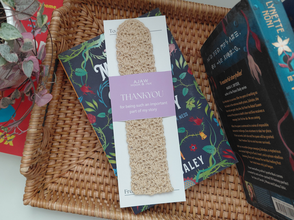 Rounded Shell Stitch Crochet Bookmark | Handmade Book Gift