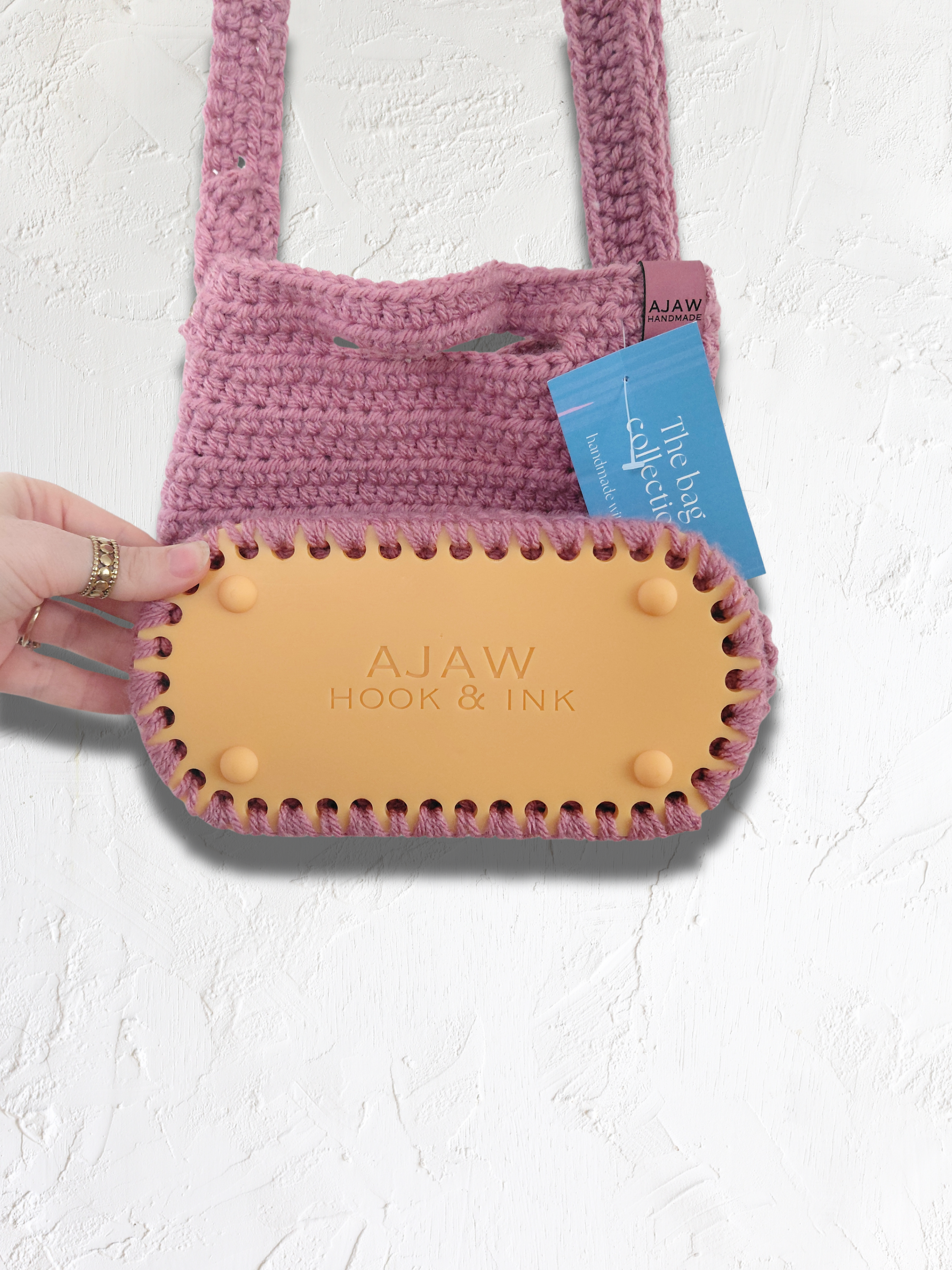 The original bucket bag with 3D printed base